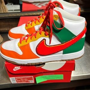 Nike Dunk HI Retro University men’s 9. Worn Once, Mint.